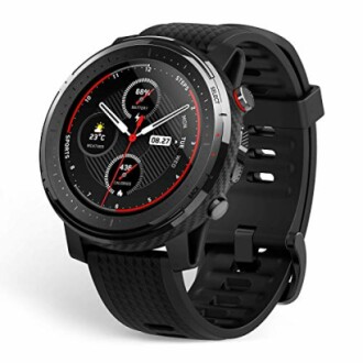 Zwarte smartwatch met rond display en rubberen band