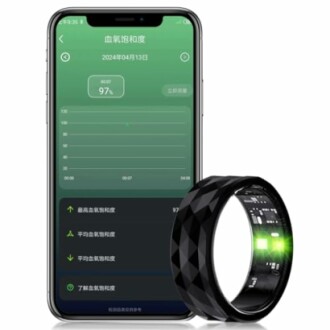 Slimme ring met gezondheidsapp op smartphone