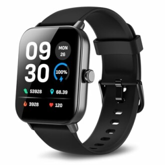 Zwarte smartwatch met gezondheidsgegevens op het scherm.