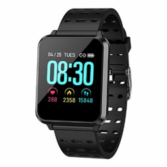 Zwarte smartwatch met kleurrijk display en fitness-tracking functies.